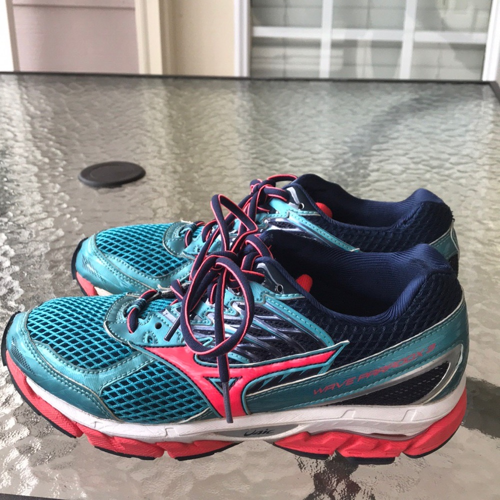 Mizuno Wave Paradox 3